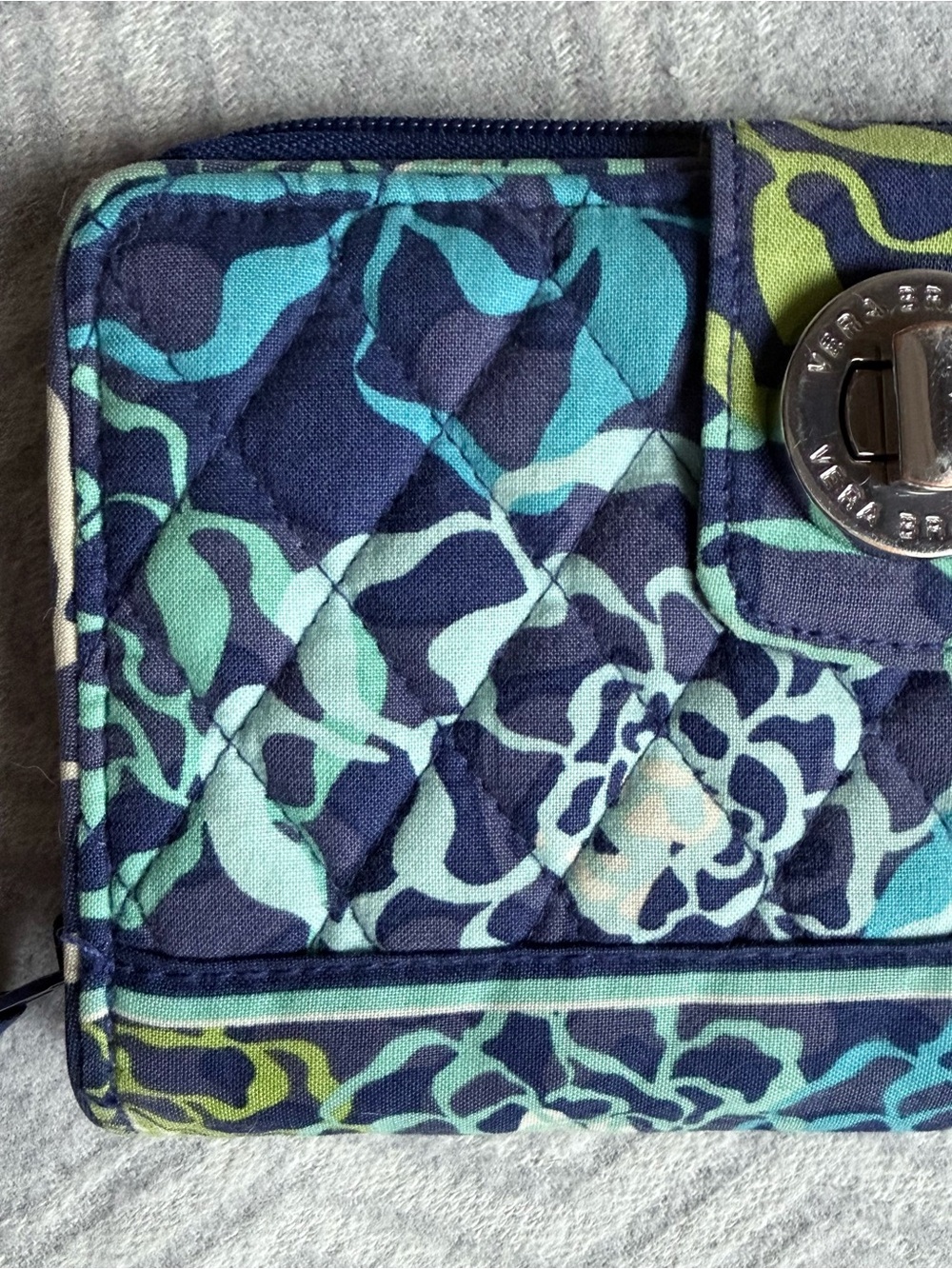 Vera Bradley Wallet Retired Blue Green Floral Quilted Turn Lock Zip Around EUC - Picture 4 of 14